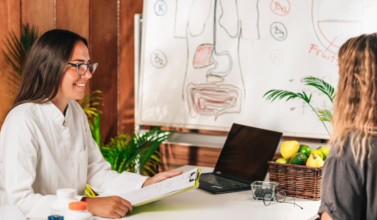 WHAT DOES A SPORTS NUTRITIONIST DO FOR YOU?